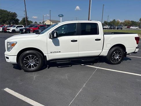 Used 2024 Nissan Titan SV w/ SV Convenience Package image 13