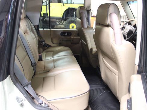 Used 2001 Land Rover Discovery SE image 32