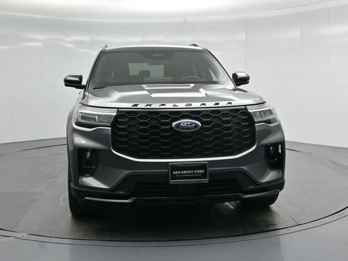 Used 2025 Ford Explorer ST-Line w/ ST-Line Street Pack image 24