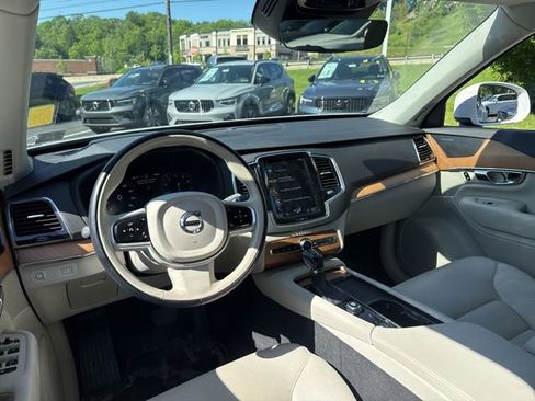 Used 2022 Volvo XC90 T6 Momentum AWD/4WD image 14