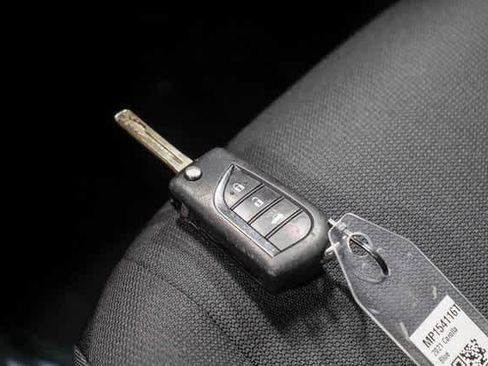 Certified 2021 Toyota Corolla LE image 29