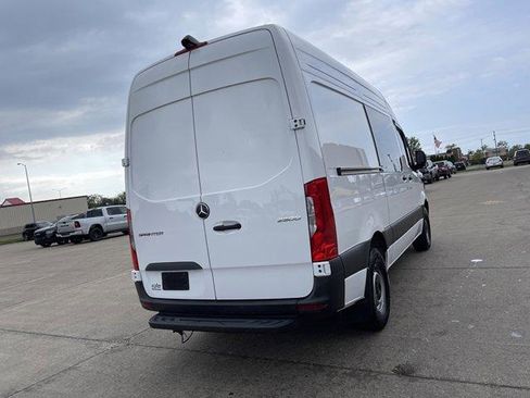 Used 2025 Mercedes-Benz Sprinter 2500 image 4