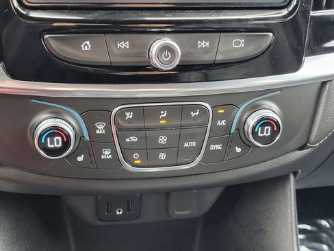 Used 2023 Chevrolet Traverse LT FWD image 19