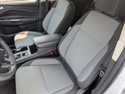 Used 2017 Ford Escape SE image 12