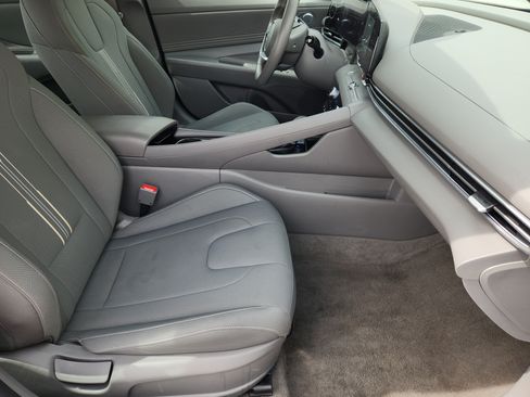 Used 2025 Hyundai Elantra SEL FWD image 15