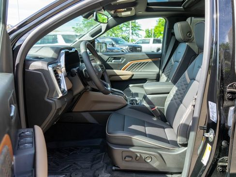 New 2026 GMC Canyon Denali w/ LPO, Denali Black Edition AWD/4WD image 11