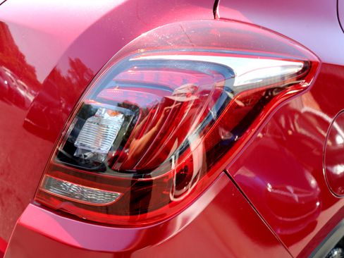 Used 2018 Buick Encore Preferred image 10