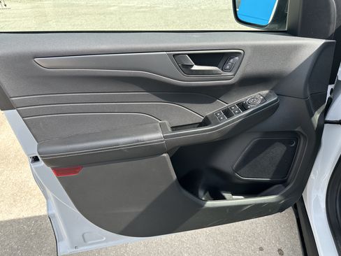 Used 2023 Ford Escape AWD image 11