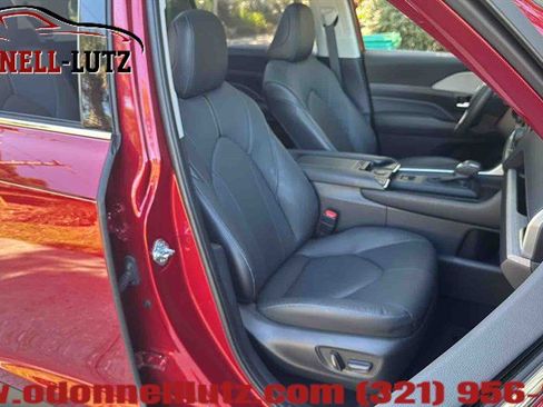 Used 2025 Toyota Grand Highlander AWD image 13