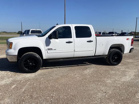 Used 2008 GMC Sierra 2500 SLE w/ Z71 Off-Road Package image 4