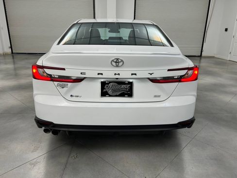 Used 2025 Toyota Camry SE image 6
