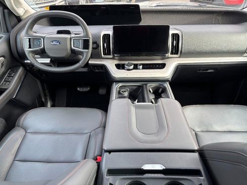 Used 2025 Ford Expedition Active image 14