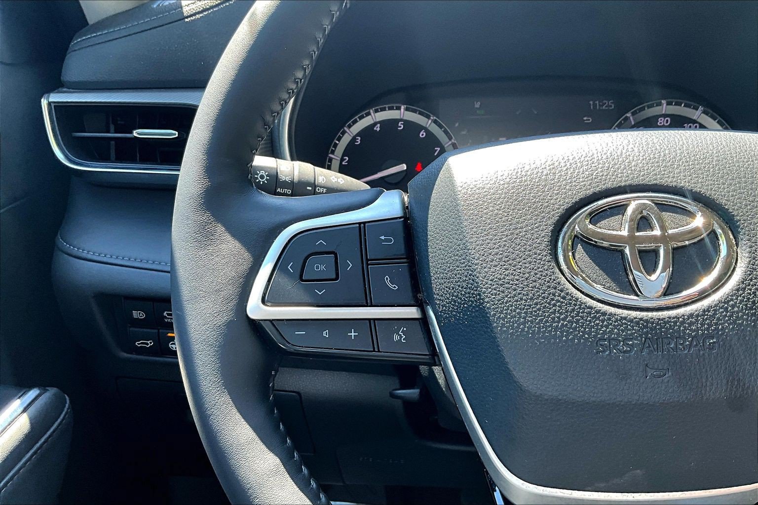 Used 2022 Toyota Highlander Platinum AWD/4WD image 9