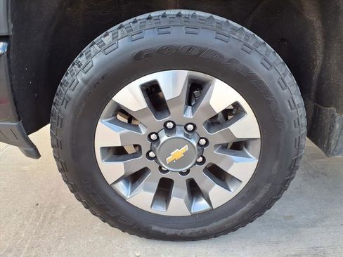 Used 2024 Chevrolet Silverado 2500 Custom w/ Custom Value Package image 9