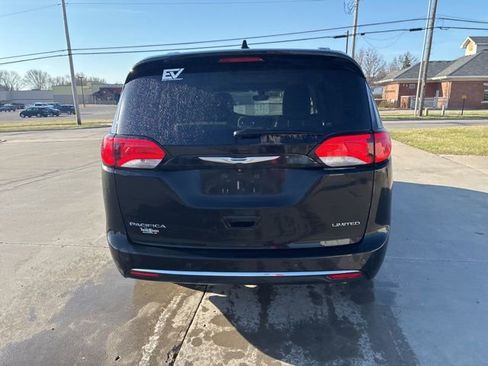 Used 2018 Chrysler Pacifica Limited w/ Tire & Wheel Group image 10