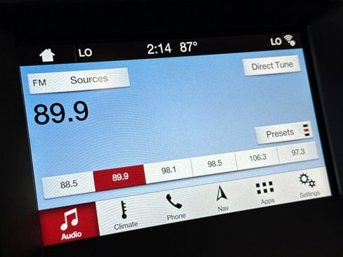 Used 2018 Ford Edge Titanium w/ Equipment Group 302A AWD/4WD image 17