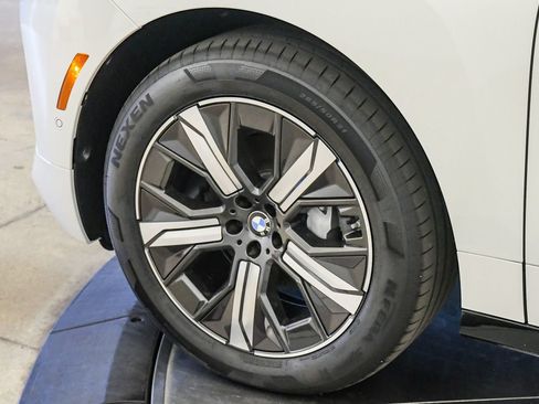 Used 2026 BMW iX xDrive60 AWD/4WD image 10