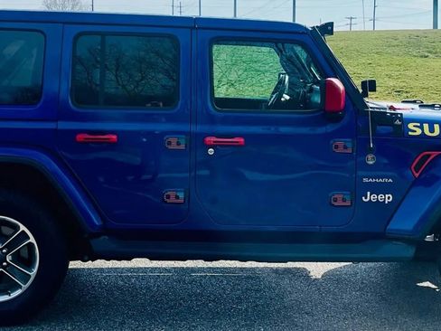 Used 2018 Jeep Wrangler Unlimited Sahara image 2