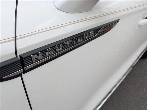 Certified 2023 Lincoln Nautilus Reserve w/ Equipment Group 201A AWD/4WD image 10