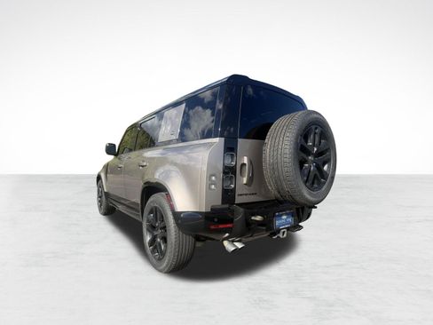Certified 2023 Land Rover Defender 110 V8 AWD/4WD image 3