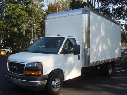 New 2025 GMC Savana 3500 Extended w/ Power Convenience Package