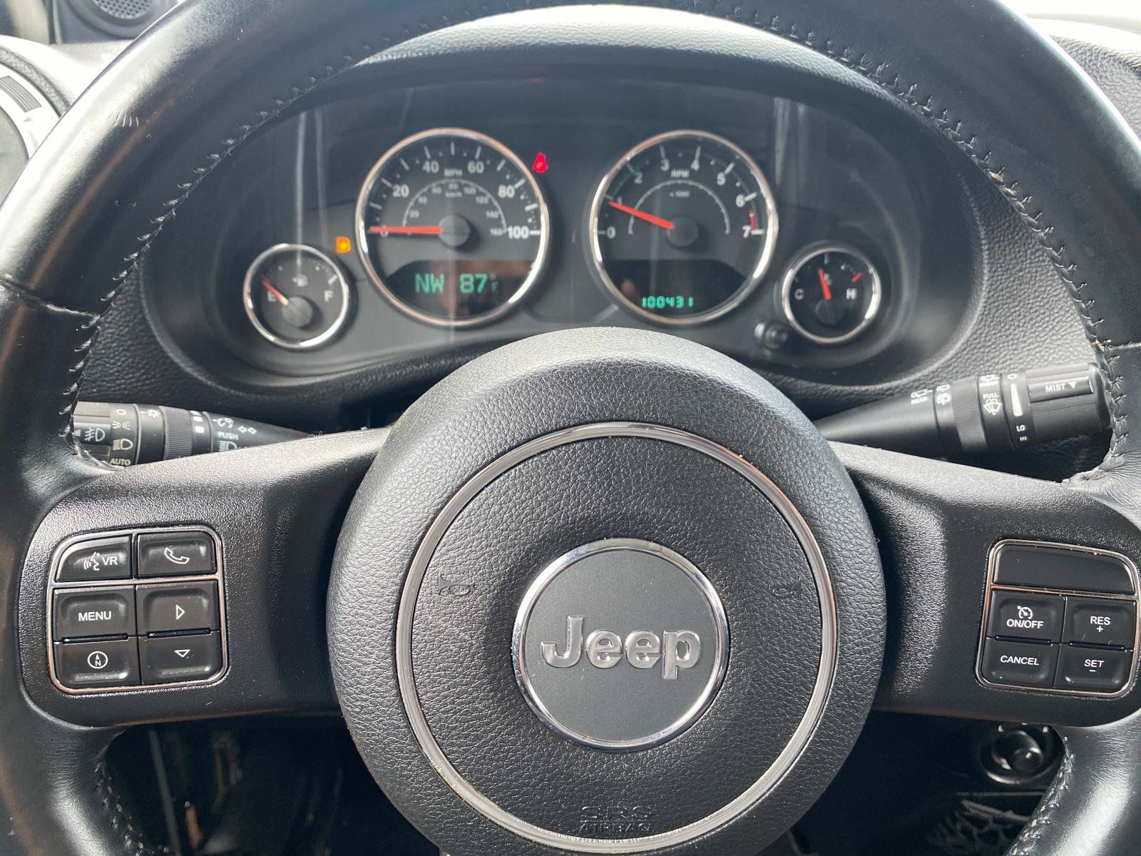 Used 2014 Jeep Wrangler Unlimited Sahara w/ Connectivity Group AWD/4WD image 16