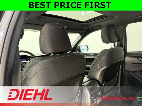 New 2025 Jeep Grand Cherokee Laredo w/ Luxury Tech Group I image 18