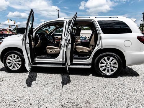 Used 2020 Toyota Sequoia Platinum RWD image 18