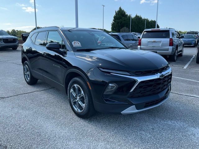 Used 2024 Chevrolet Blazer LT w/ Convenience Package FWD image 3