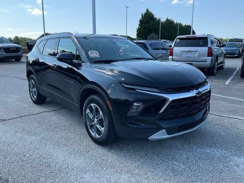 Used 2024 Chevrolet Blazer LT w/ Convenience Package FWD image 3