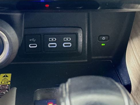 Used 2023 Toyota Venza Limited image 31