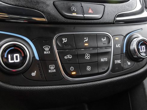 Used 2022 Chevrolet Equinox RS w/ RS Leather Package FWD image 31