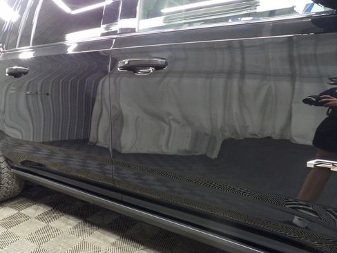 Used 2025 GMC Yukon XL AT4 AWD/4WD image 33