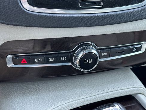 Used 2019 Volvo XC90 T6 Momentum w/ Protection Package Premier image 24