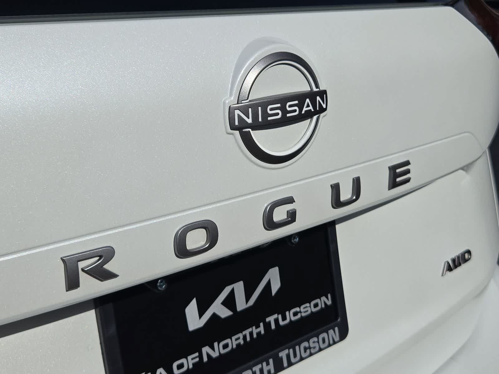 Used 2025 Nissan Rogue SV AWD/4WD image 12