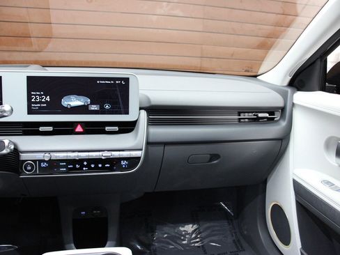 Used 2024 Hyundai Ioniq 5 Limited image 13