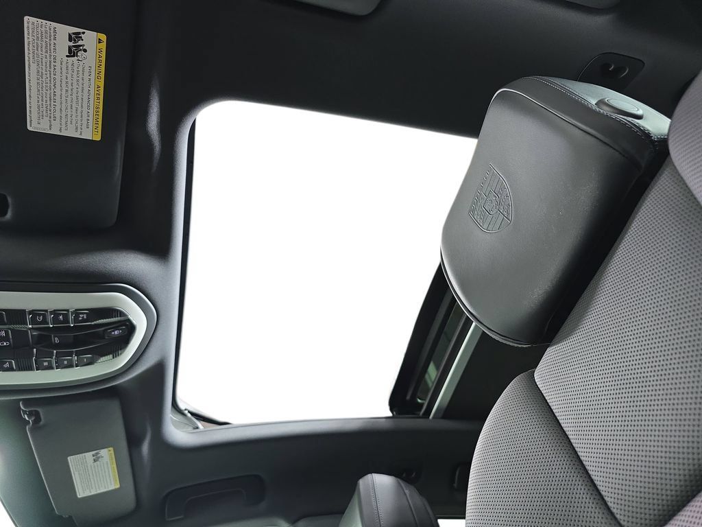Certified 2026 Porsche Macan AWD/4WD image 28