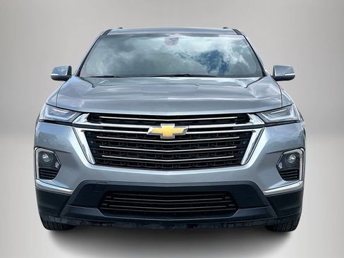 Used 2023 Chevrolet Traverse LT image 3