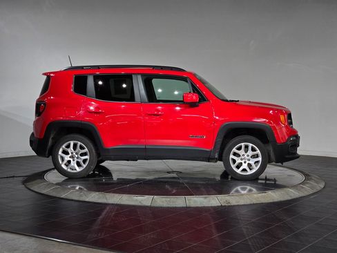 Used 2018 Jeep Renegade Latitude w/ Cold Weather Group image 11