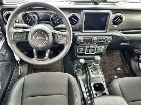 Used 2023 Jeep Gladiator Willys image 16