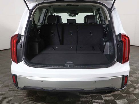 Used 2023 Kia Telluride LX AWD/4WD image 16