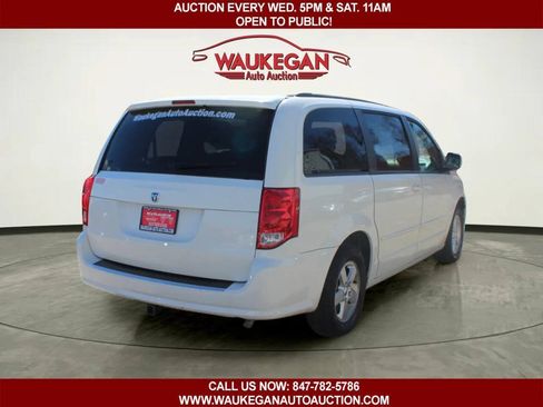 Used 2012 Dodge Grand Caravan SXT FWD image 4