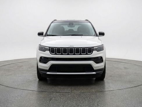 Used 2025 Jeep Compass Limited image 2