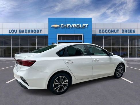 Used 2024 Kia Forte LXS image 9