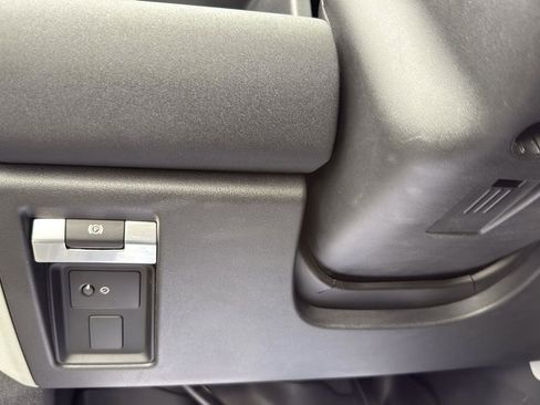 Used 2020 Land Rover Defender 110 SE image 18