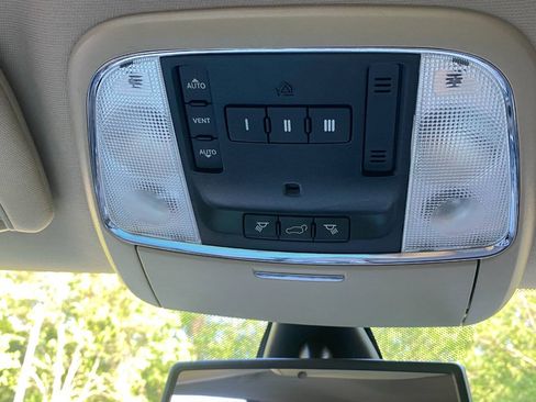 Used 2013 Jeep Grand Cherokee Overland AWD/4WD image 34