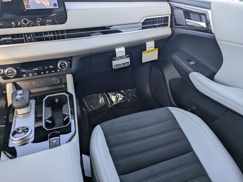 New 2026 Mitsubishi Outlander SE image 15