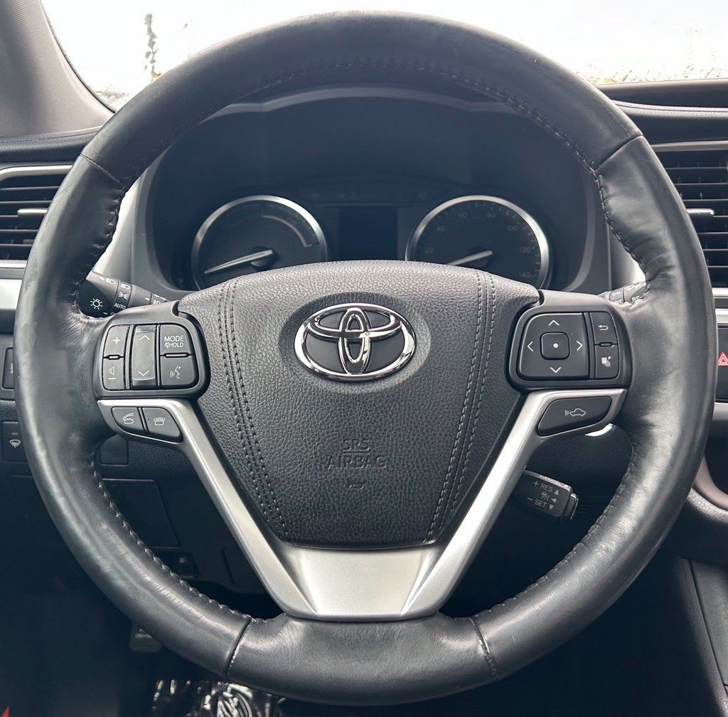 Used 2015 Toyota Highlander Limited Platinum AWD/4WD image 23