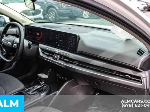 Used 2025 Kia K4 FWD image 23