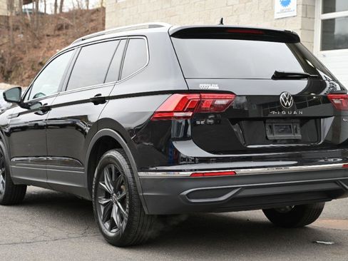 Used 2024 Volkswagen Tiguan SE image 3